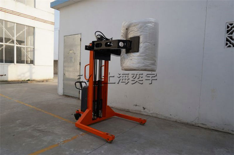 半電動(dòng)卷膜卷材夾抱翻轉(zhuǎn)車(chē)