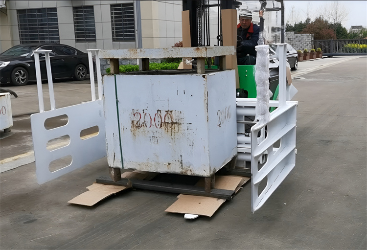 可叉可抱兩用電動(dòng)叉車